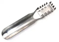 Рыбочистка Следопыт 19см 22 зуба плоская с отверстием 7-002